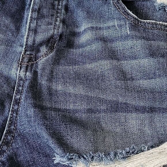 🦋 Celebrity Pink Blue Denim Distressed Jeans Shorts size 7 Jr NWOT! - Picture 4 of 9